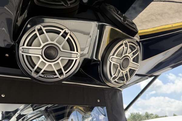 2024 Cruisers Yachts 50