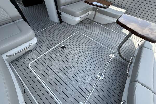 2024 Cruisers Yachts 50