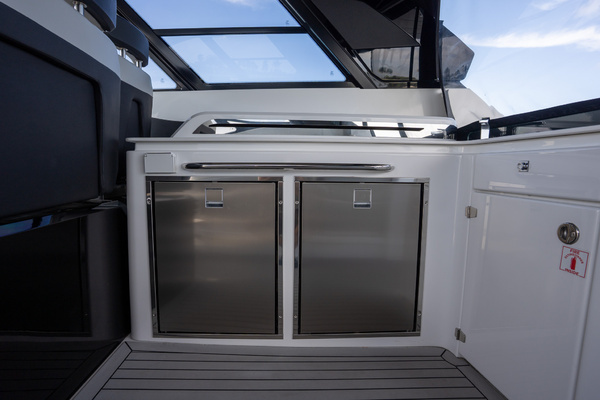 2024 Cruisers Yachts 50