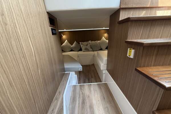 2024 Cruisers Yachts 50