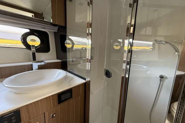 2024 Cruisers Yachts 50