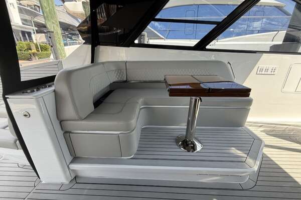 2024 Cruisers Yachts 50