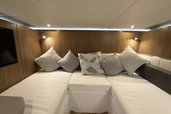 2024 Cruisers Yachts 50