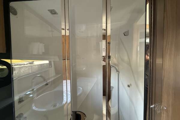 2024 Cruisers Yachts 50