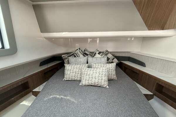 2024 Cruisers Yachts 50