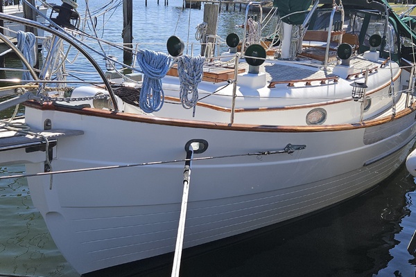 Lady Suzanne 33ft Hans Christian Yacht For Sale