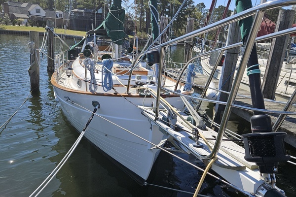 Photo of the 1985 Hans Christian 33T "Lady Suzanne"