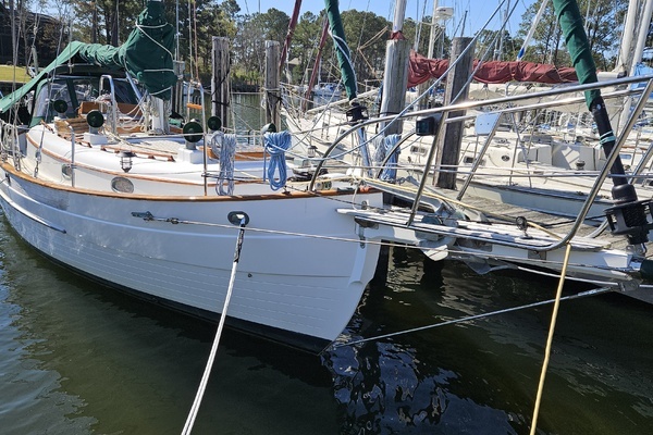 Photo of the 1985 Hans Christian 33T "Lady Suzanne"