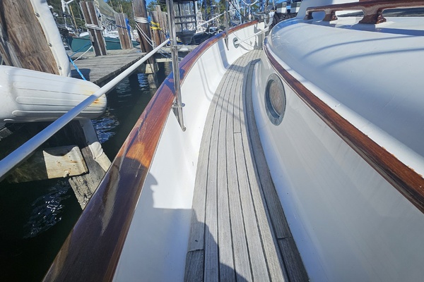 Lady Suzanne 33ft Hans Christian Yacht For Sale