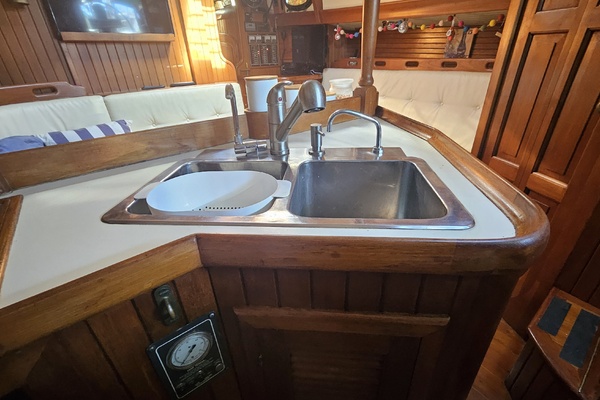 Lady Suzanne 33ft Hans Christian Yacht For Sale