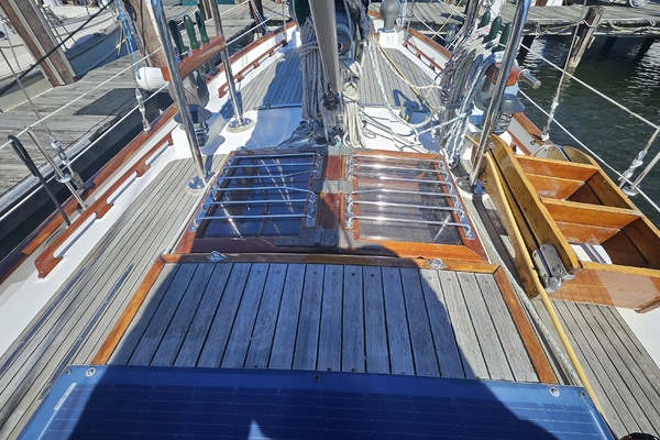 Lady Suzanne 33ft Hans Christian Yacht For Sale