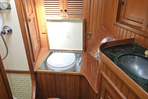 Lady Suzanne 33ft Hans Christian Yacht For Sale