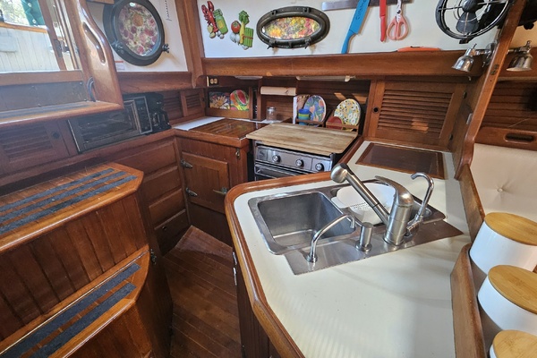 Lady Suzanne 33ft Hans Christian Yacht For Sale