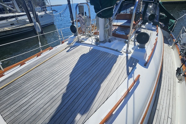 Lady Suzanne 33ft Hans Christian Yacht For Sale