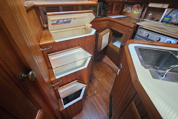 Lady Suzanne 33ft Hans Christian Yacht For Sale