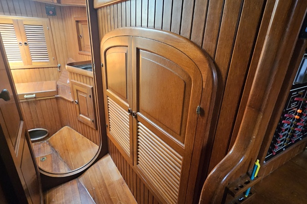 Lady Suzanne 33ft Hans Christian Yacht For Sale