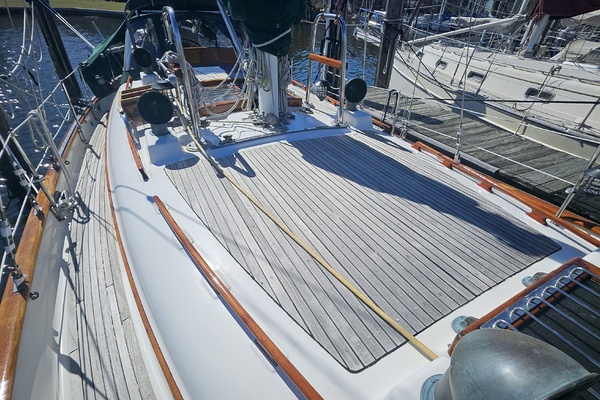 Lady Suzanne 33ft Hans Christian Yacht For Sale