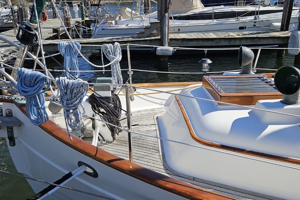 Lady Suzanne 33ft Hans Christian Yacht For Sale