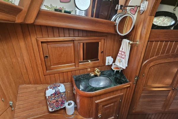 Lady Suzanne 33ft Hans Christian Yacht For Sale