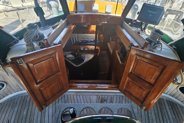 Lady Suzanne 33ft Hans Christian Yacht For Sale