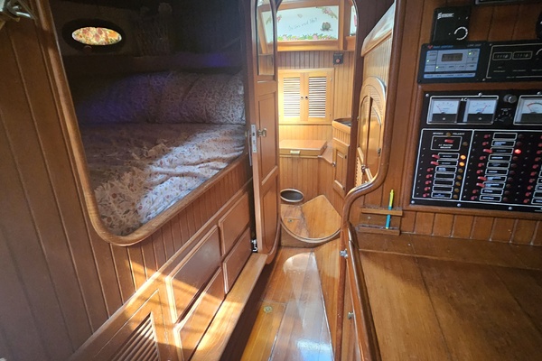 Lady Suzanne 33ft Hans Christian Yacht For Sale