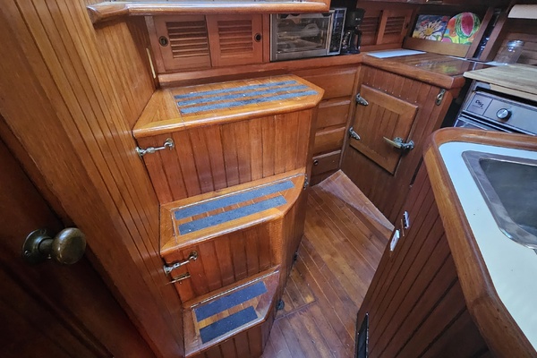 Lady Suzanne 33ft Hans Christian Yacht For Sale