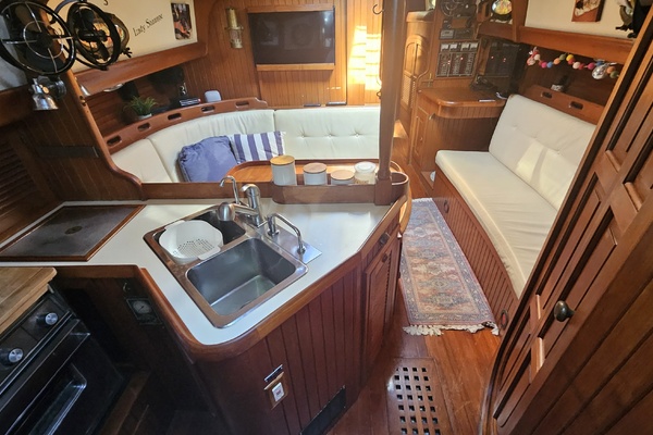 Lady Suzanne 33ft Hans Christian Yacht For Sale