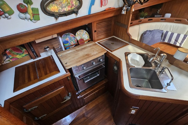 Lady Suzanne 33ft Hans Christian Yacht For Sale