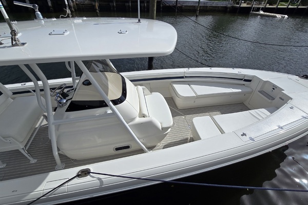 Photo of the 2007 Intrepid 323 Open "CG"