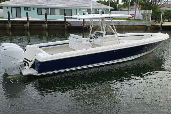 Photo of the 2007 Intrepid 323 Open "CG"