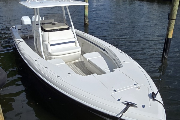 Photo of the 2007 Intrepid 323 Open "CG"