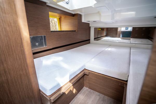 35ft Jeanneau Yacht For Sale