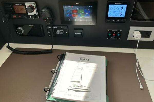 Bali 4.2 Yacht For Sale