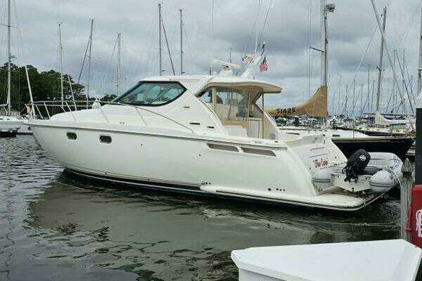 2009 Tiara Yachts 43