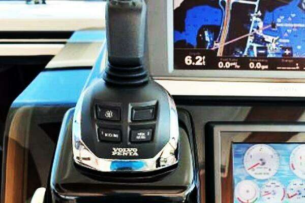 2009 Tiara Yachts 43