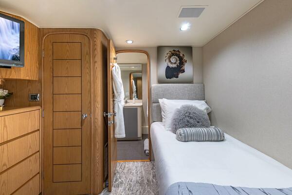 Margate 111ft Broward Yacht For Sale