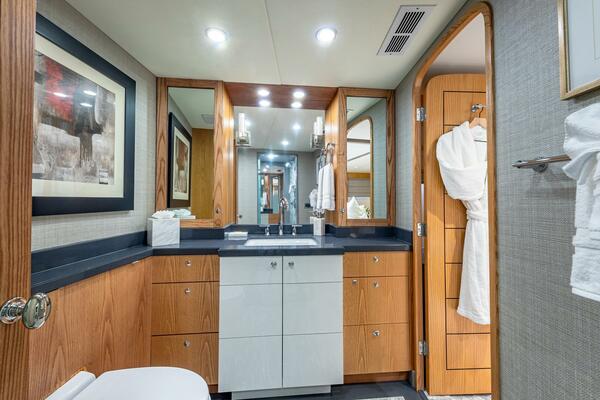 Margate 111ft Broward Yacht For Sale