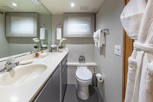 Margate 111ft Broward Yacht For Sale