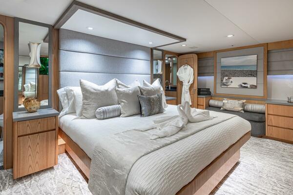 Margate 111ft Broward Yacht For Sale