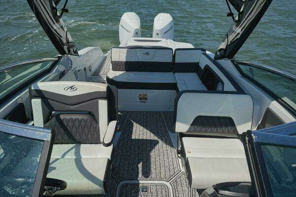 Photo of the 2020 Monterey 305 SS