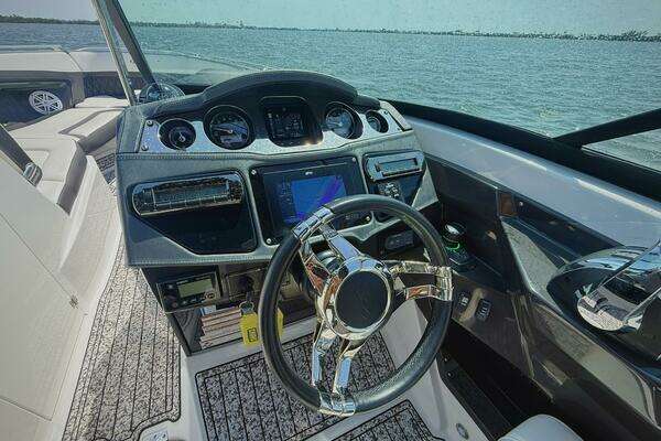 Photo of the 2020 Monterey 305 SS