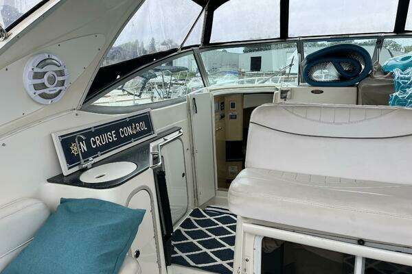 Photo of the 2001 Maxum 3300 SCR