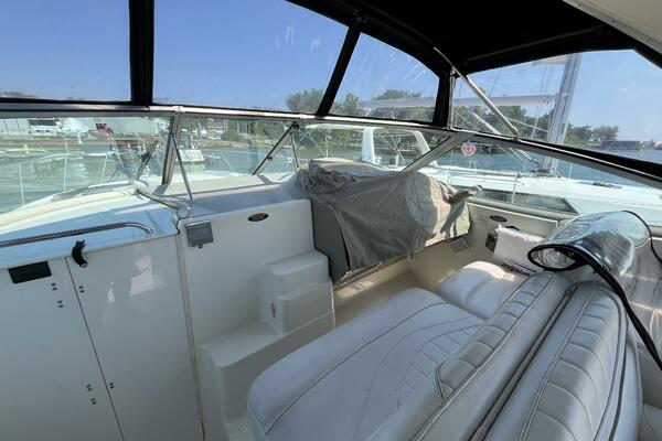 33ft Maxum Yacht For Sale