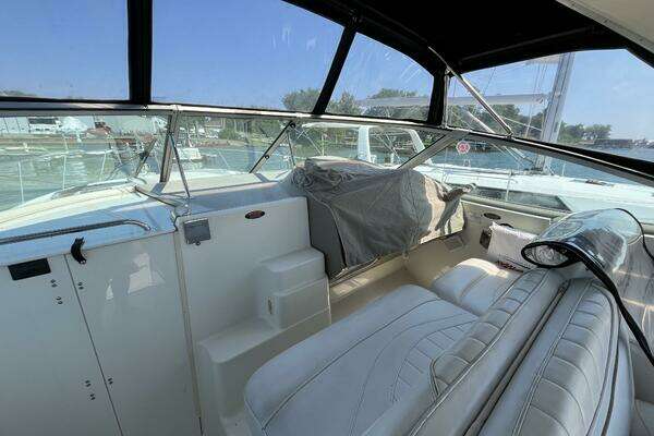 Photo of the 2001 Maxum 3300 SCR