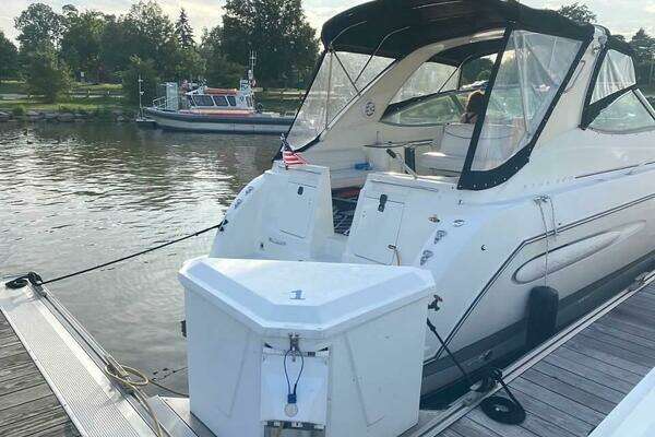 Photo of the 2001 Maxum 3300 SCR