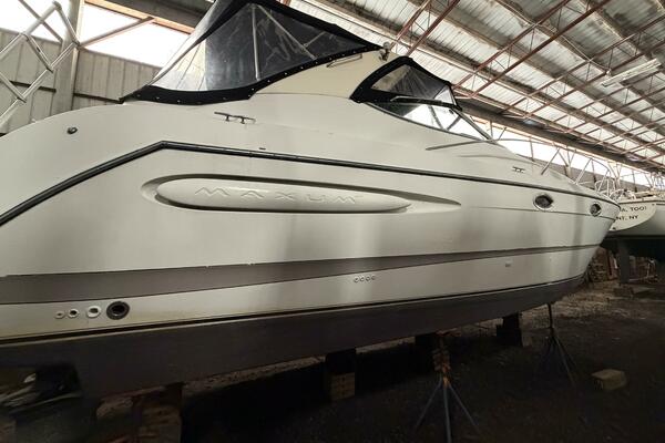 33ft Maxum Yacht For Sale