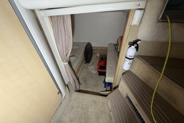 33ft Maxum Yacht For Sale