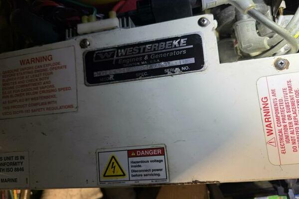 33ft Maxum Yacht For Sale