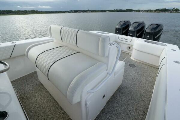 37ft SeaHunter Yacht For Sale