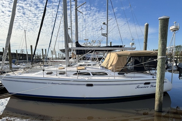 Photo of the 2003 Catalina 350 "Forever Young"